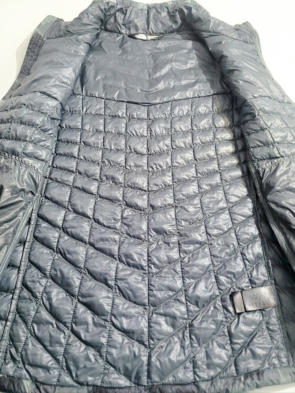 The North Face ThermoBall Quilted Puffer Vest Women's Large Gray Camo Full Zip - Picture 9 of 16